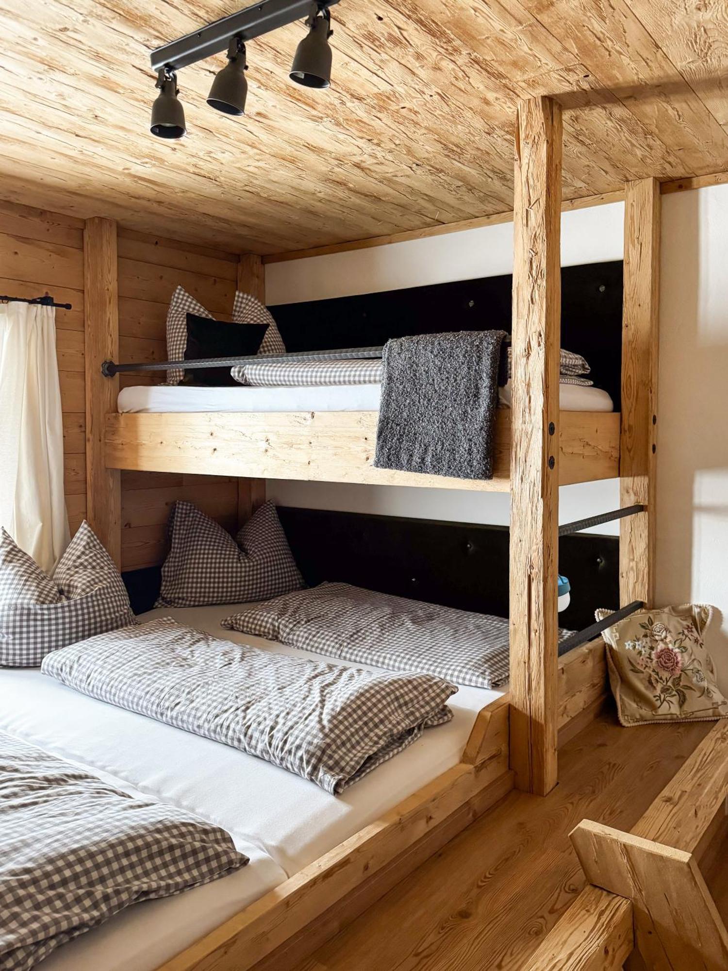 Peer Alm Hotel Navis Kültér fotó