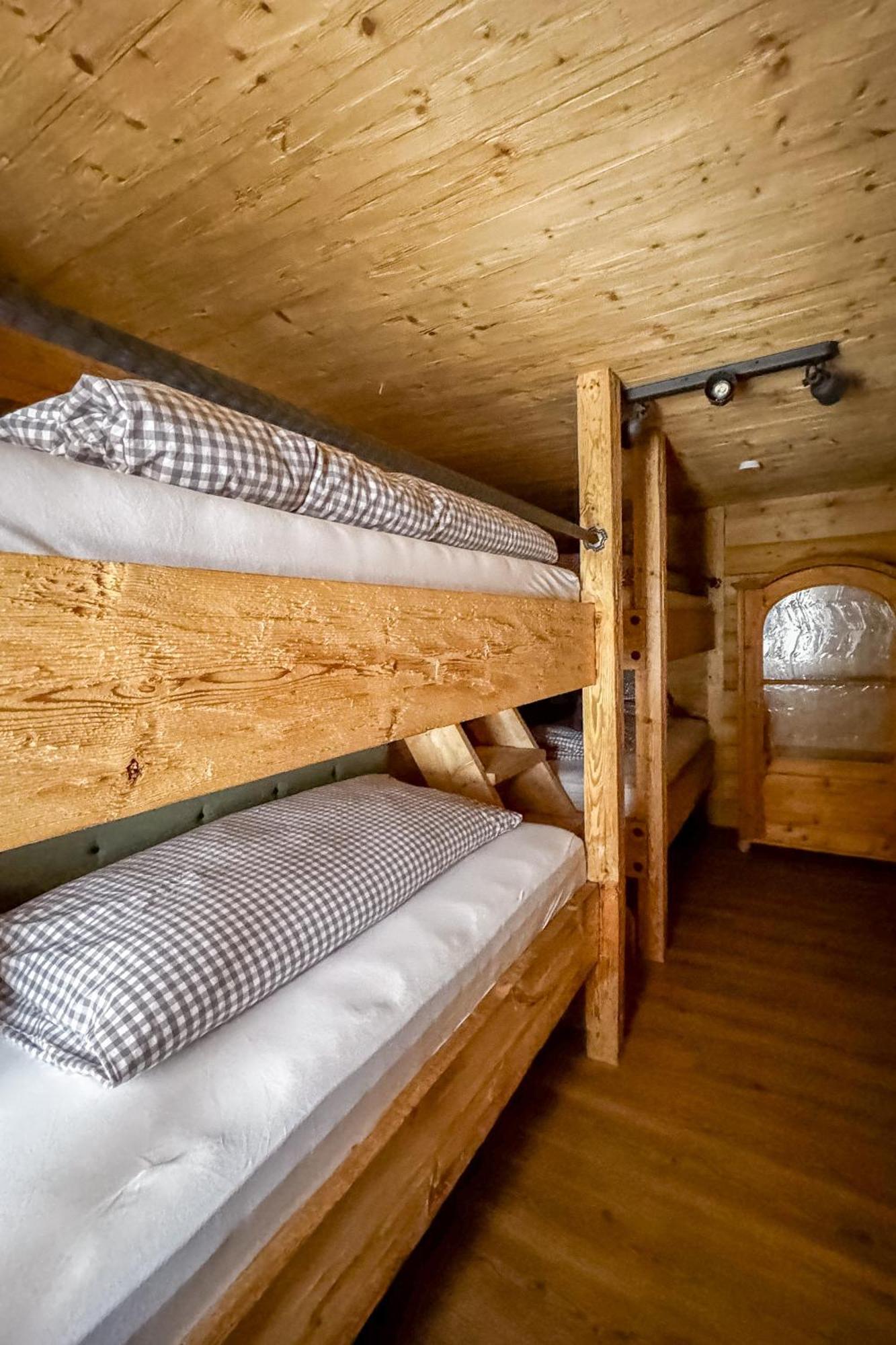Peer Alm Hotel Navis Kültér fotó