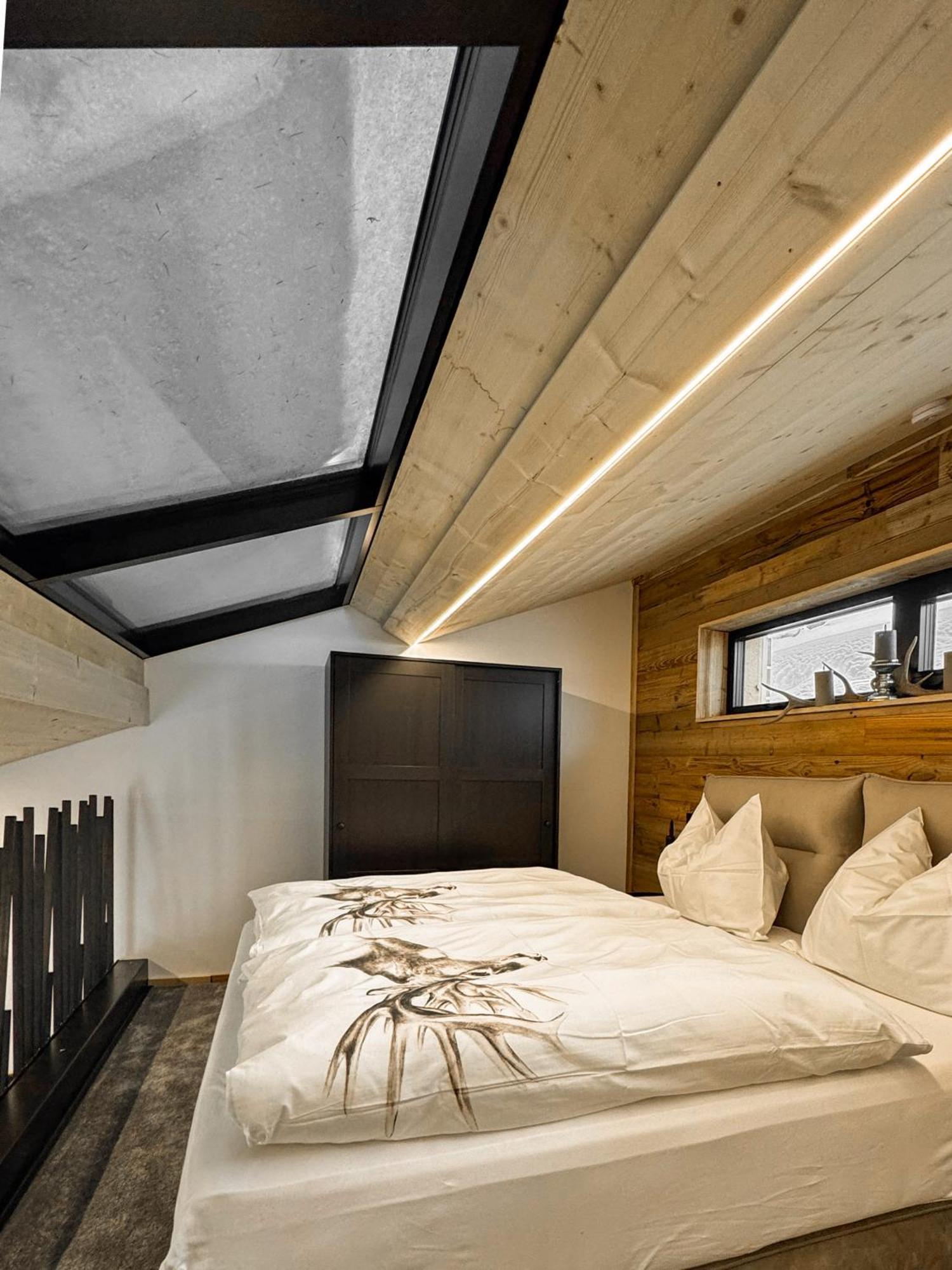 Peer Alm Hotel Navis Kültér fotó