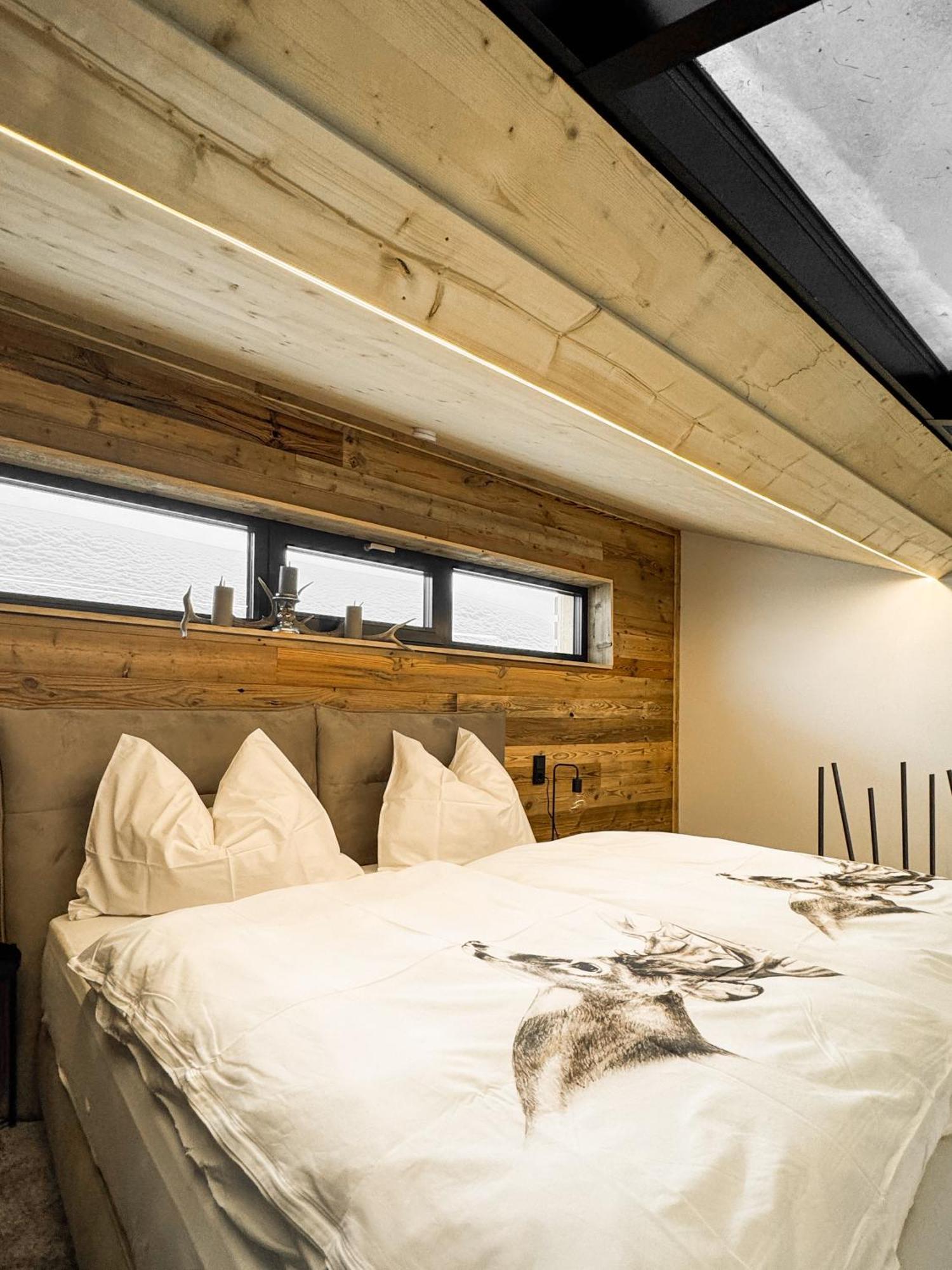 Peer Alm Hotel Navis Kültér fotó
