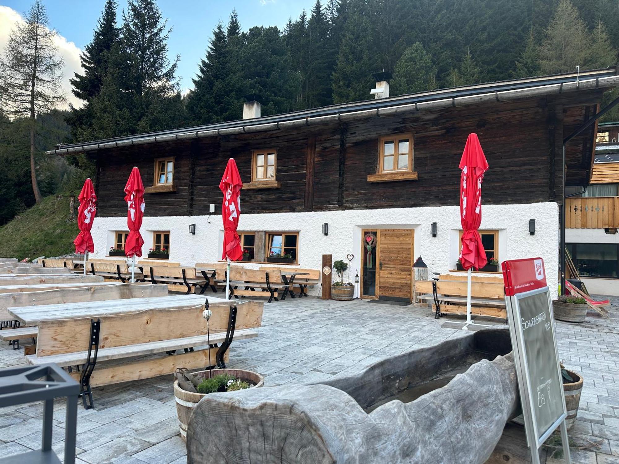 Peer Alm Hotel Navis Kültér fotó