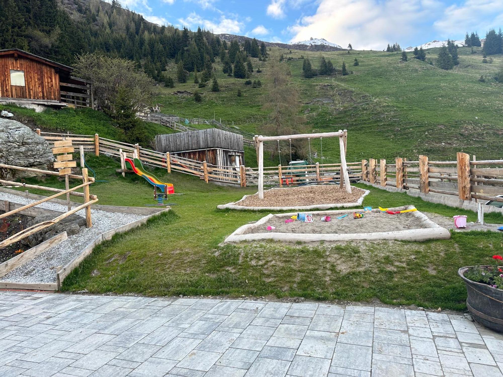 Peer Alm Hotel Navis Kültér fotó