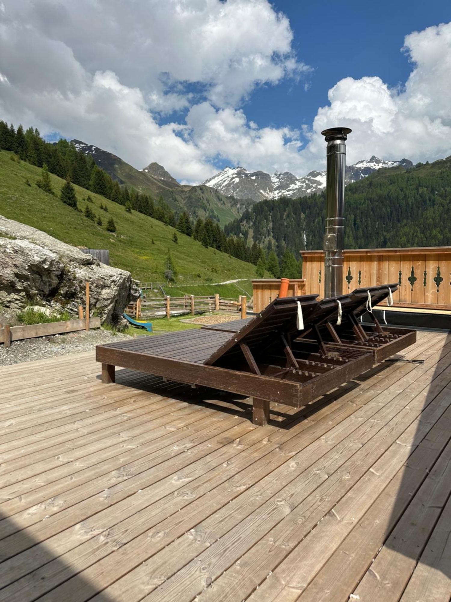 Peer Alm Hotel Navis Kültér fotó